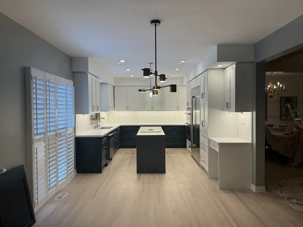 Modern kitchen with recessed potlights and a black pendant fixture